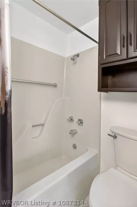 Bath - 7509 Dover Pl, Fort Smith, AR 72903 photo 2 of 5