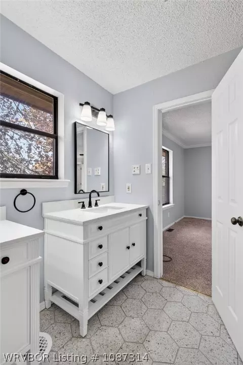 Bath - 7509 Dover Pl, Fort Smith, AR 72903 photo 5 of 5
