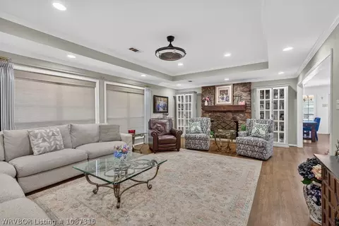 Living - 10500 Jenny Lind Rd, Fort Smith, AR 72908 photo 2 of 2