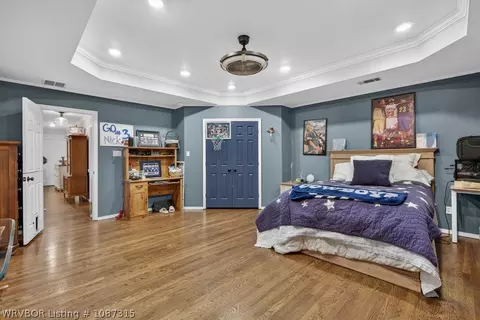 Bedroom - 10500 Jenny Lind Rd, Fort Smith, AR 72908 photo 6 of 8