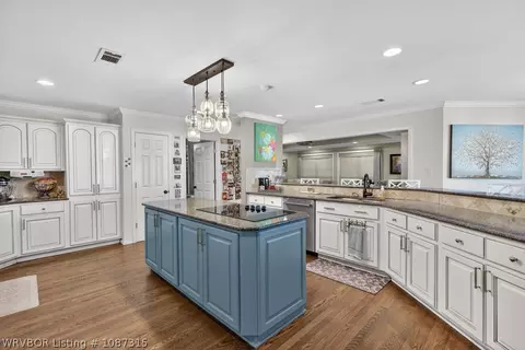Kitchen - 10500 Jenny Lind Rd, Fort Smith, AR 72908 photo 4 of 6