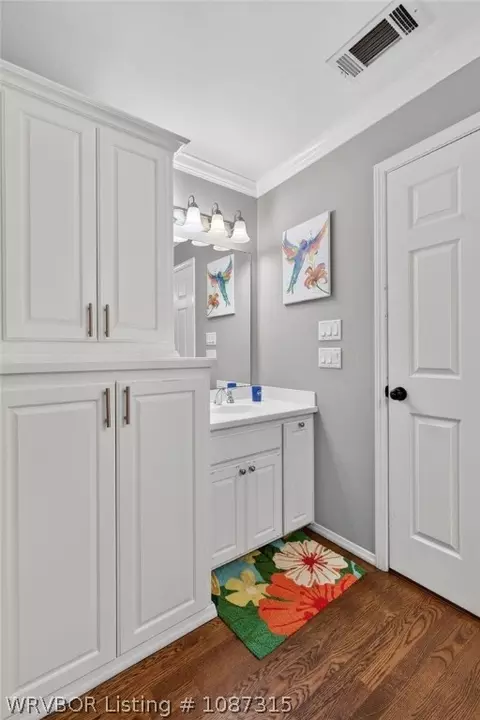 Bath - 10500 Jenny Lind Rd, Fort Smith, AR 72908 photo 4 of 8