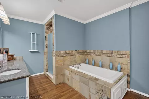 Bath - 10500 Jenny Lind Rd, Fort Smith, AR 72908 photo 2 of 8