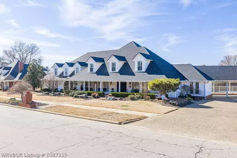 Exterior - 10500 Jenny Lind Rd, Fort Smith, AR 72908 photo 4 of 15