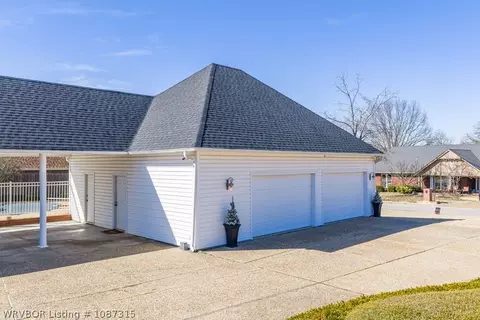 Exterior - 10500 Jenny Lind Rd, Fort Smith, AR 72908 photo 6 of 15
