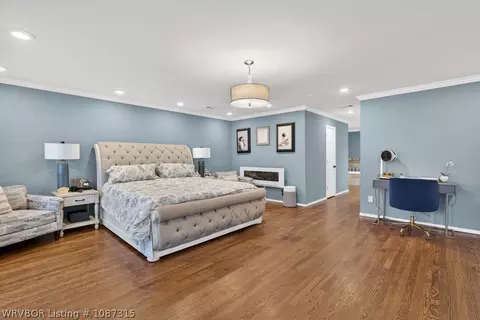 Bedroom - 10500 Jenny Lind Rd, Fort Smith, AR 72908 photo 2 of 8
