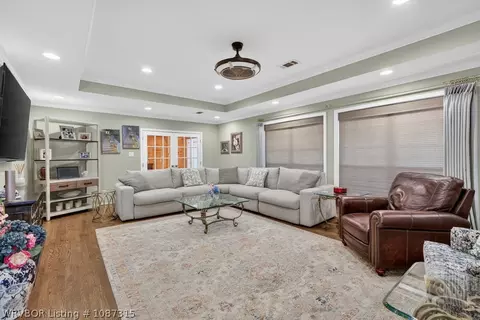 Living - 10500 Jenny Lind Rd, Fort Smith, AR 72908 photo 1 of 2
