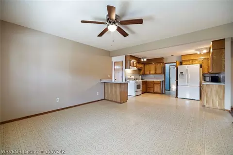 Living - 111 Cedar Ave, Alma, AR 72921 photo 3 of 4