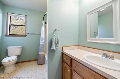 Bath - 111 Cedar Ave, Alma, AR 72921 photo 3 of 4