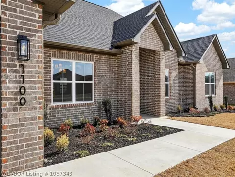 1100 Partridge Pl, Barling, AR 72923