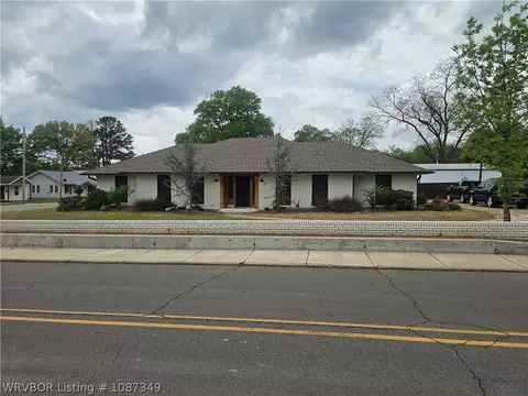 502 N 10th St, Paris, AR 72855