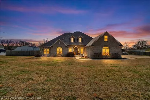 1701 Elm Springs Rd, Springdale, AR 72762