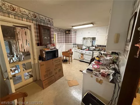 Kitchen - 428 N 35th St, Fort Smith, AR 72903 photo 2 of 2