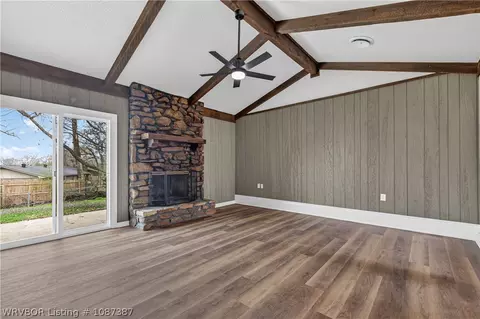 Living - 504 M St, Barling, AR 72923 photo 1 of 4