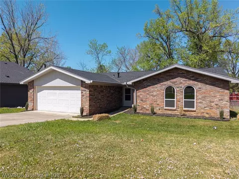 Exterior - 504 M St, Barling, AR 72923 photo 3 of 7