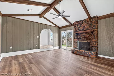 Living - 504 M St, Barling, AR 72923 photo 4 of 4