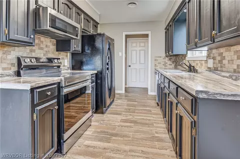 Kitchen - 504 M St, Barling, AR 72923 photo 1 of 4