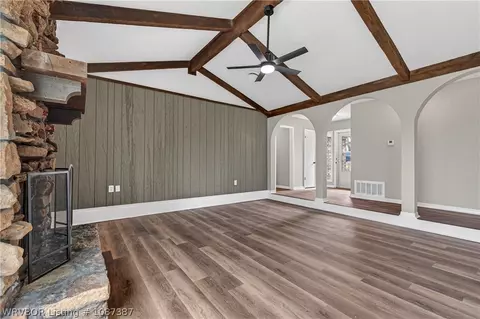 Living - 504 M St, Barling, AR 72923 photo 2 of 4