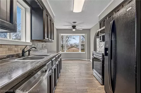 Kitchen - 504 M St, Barling, AR 72923 photo 3 of 4