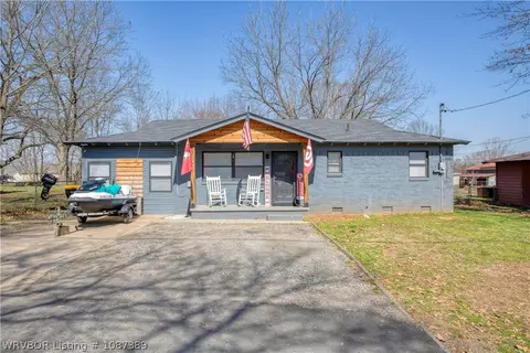 322 N Seventh St, Charleston, AR 72933