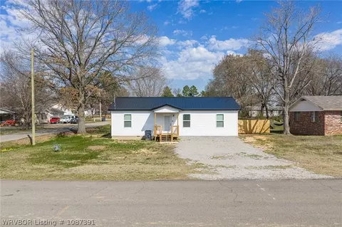 132 W State St, Magazine, AR 72943