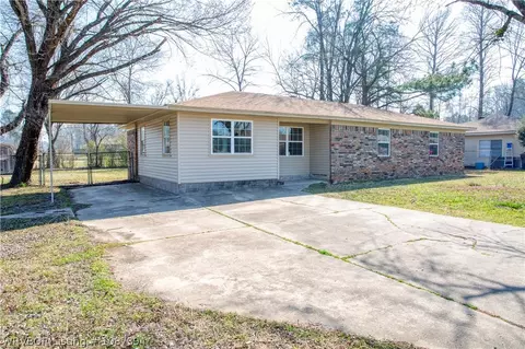 2 S 15th St, Lavaca, AR 72941