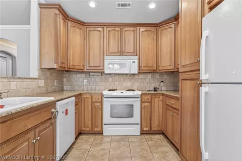 Kitchen - 2912 Brighton Ct, Fort Smith, AR 72903 photo 3 of 4