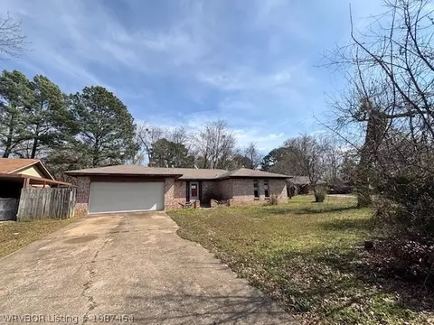 1713 Craftwoods Cir, Fort Smith, AR 72903