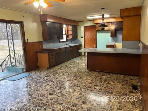 Entry Way - 3418 N 31st St, Fort Smith, AR 72904 photo 1 of 3