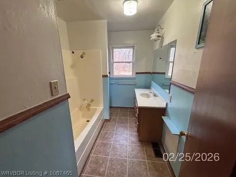 Bath - 3418 N 31st St, Fort Smith, AR 72904 photo 1 of 2