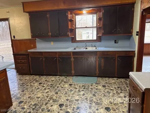Kitchen - 3418 N 31st St, Fort Smith, AR 72904 photo 2 of 2