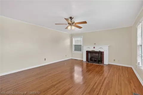 Living - 3710 Park Ave, Fort Smith, AR 72903 photo 3 of 4