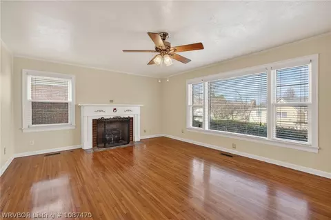 Living - 3710 Park Ave, Fort Smith, AR 72903 photo 4 of 4