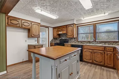 Kitchen - 3710 Park Ave, Fort Smith, AR 72903 photo 1 of 6
