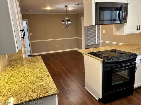 Kitchen - 2914 Memphis St, Fort Smith, AR 72901 photo 2 of 2