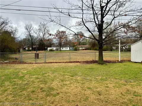 Exterior - 2914 Memphis St, Fort Smith, AR 72901 photo 2 of 2