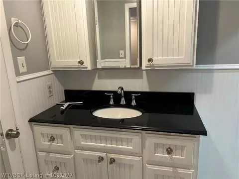 Bath - 2914 Memphis St, Fort Smith, AR 72901 photo 2 of 2