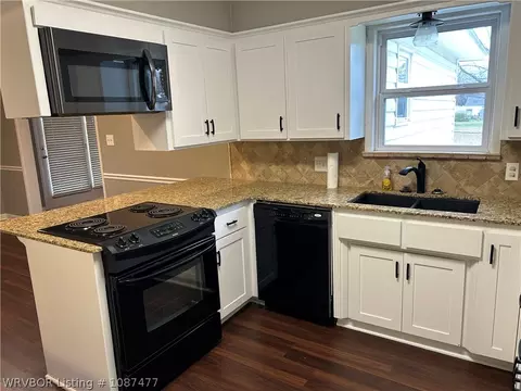 Kitchen - 2914 Memphis St, Fort Smith, AR 72901 photo 1 of 2
