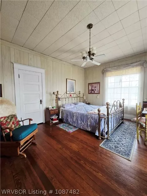 Bedroom - 707 E Walnut St, Paris, AR 72855 photo 1 of 5