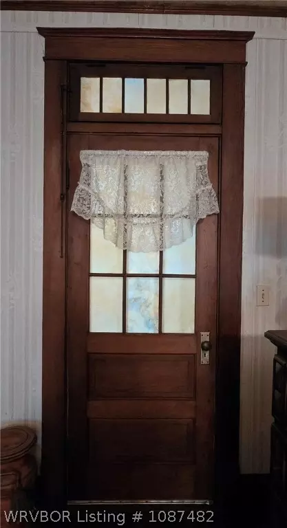Entry Way - 707 E Walnut St, Paris, AR 72855 photo 2 of 3