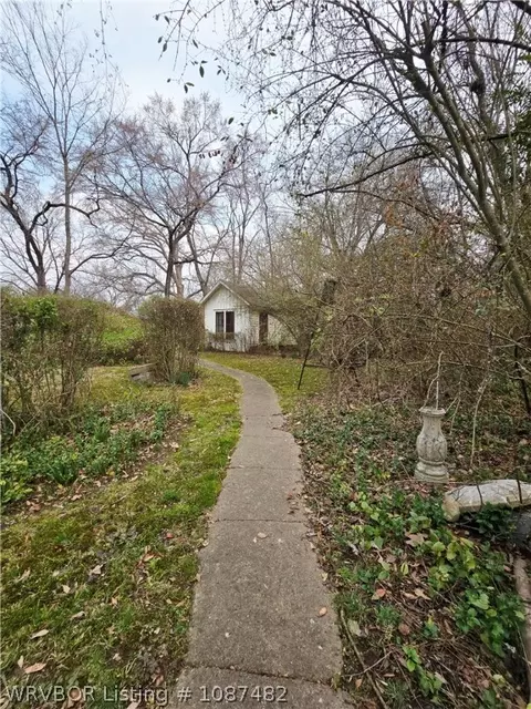 Exterior - 707 E Walnut St, Paris, AR 72855 photo 5 of 8