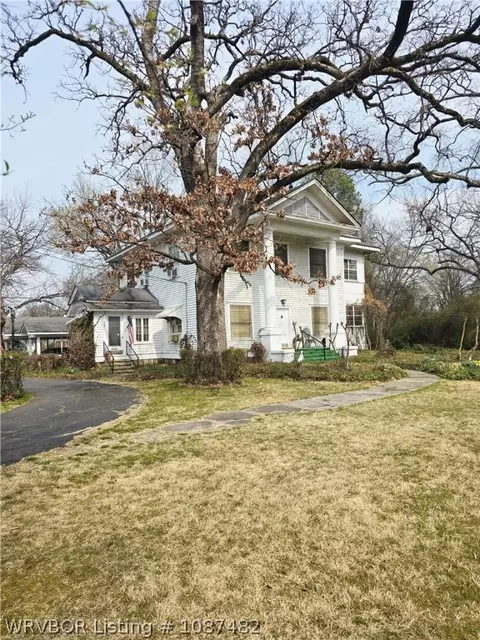 Exterior - 707 E Walnut St, Paris, AR 72855 photo 7 of 8