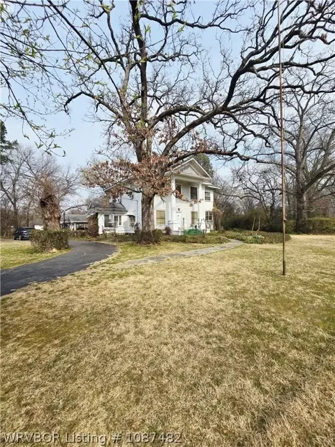 Exterior - 707 E Walnut St, Paris, AR 72855 photo 6 of 8