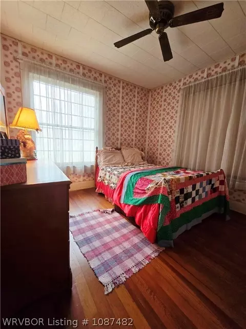 Bedroom - 707 E Walnut St, Paris, AR 72855 photo 3 of 5
