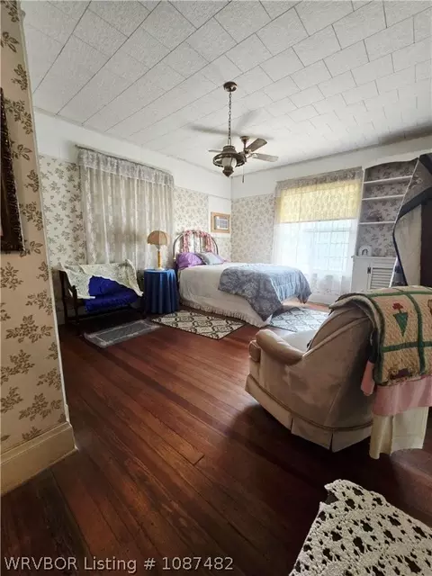 Bedroom - 707 E Walnut St, Paris, AR 72855 photo 5 of 5