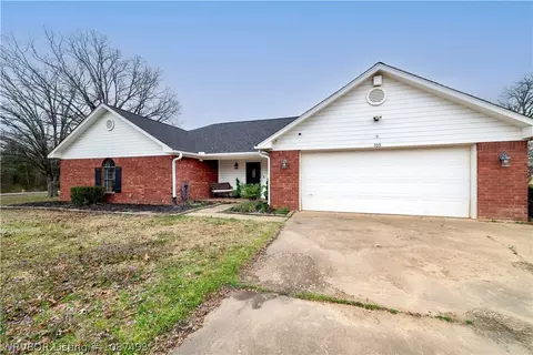 705 Wesley Ln, Muldrow, OK 74948