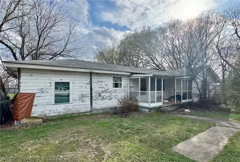 102 NW 2nd St, Muldrow, OK 74948