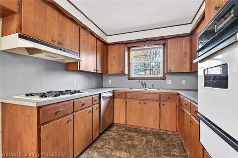 Kitchen - 2015 S Q St, Fort Smith, AR 72901 photo 2 of 2