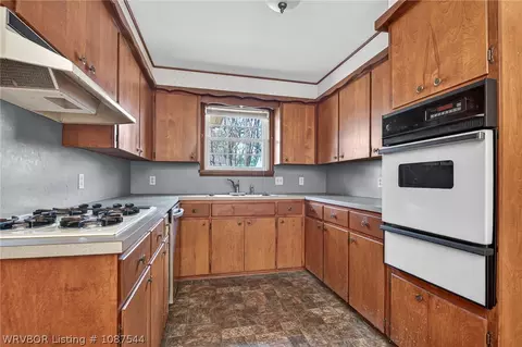 Kitchen - 2015 S Q St, Fort Smith, AR 72901 photo 1 of 2