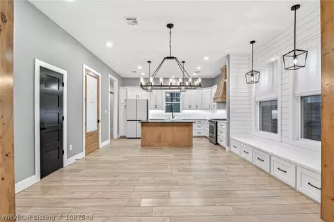 Entry Way - 1914 Ebbing Loop, Barling, AR 72923 photo 3 of 8